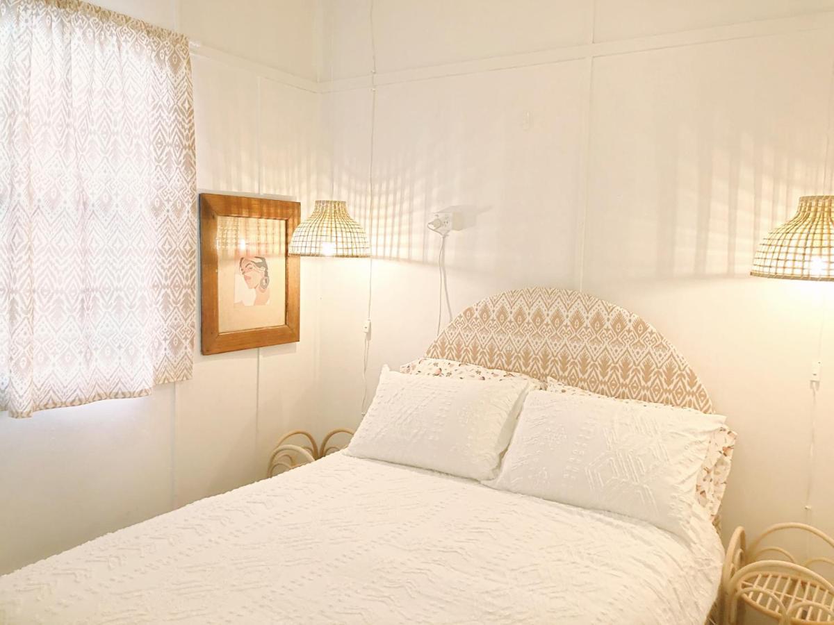 Boutique Vintage Styled Unit, Metres From Beach Apartment *
