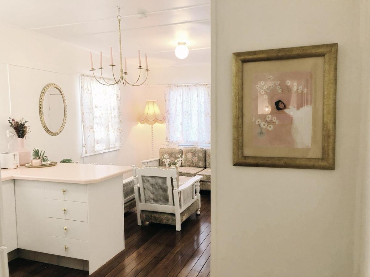 Apartment Boutique Vintage Styled Unit, Metres From Beach