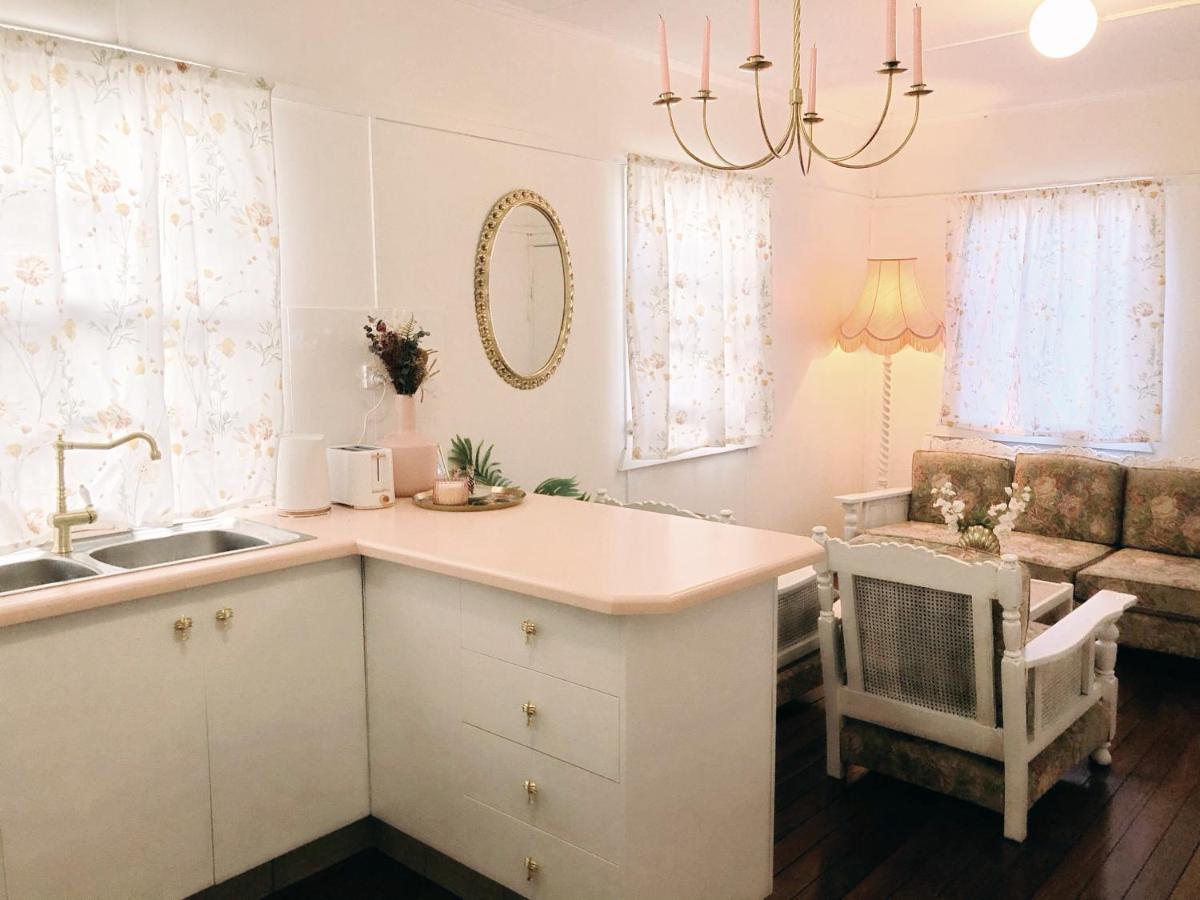 Boutique Vintage Styled Unit, Metres From Beach Apartment Gold Coast